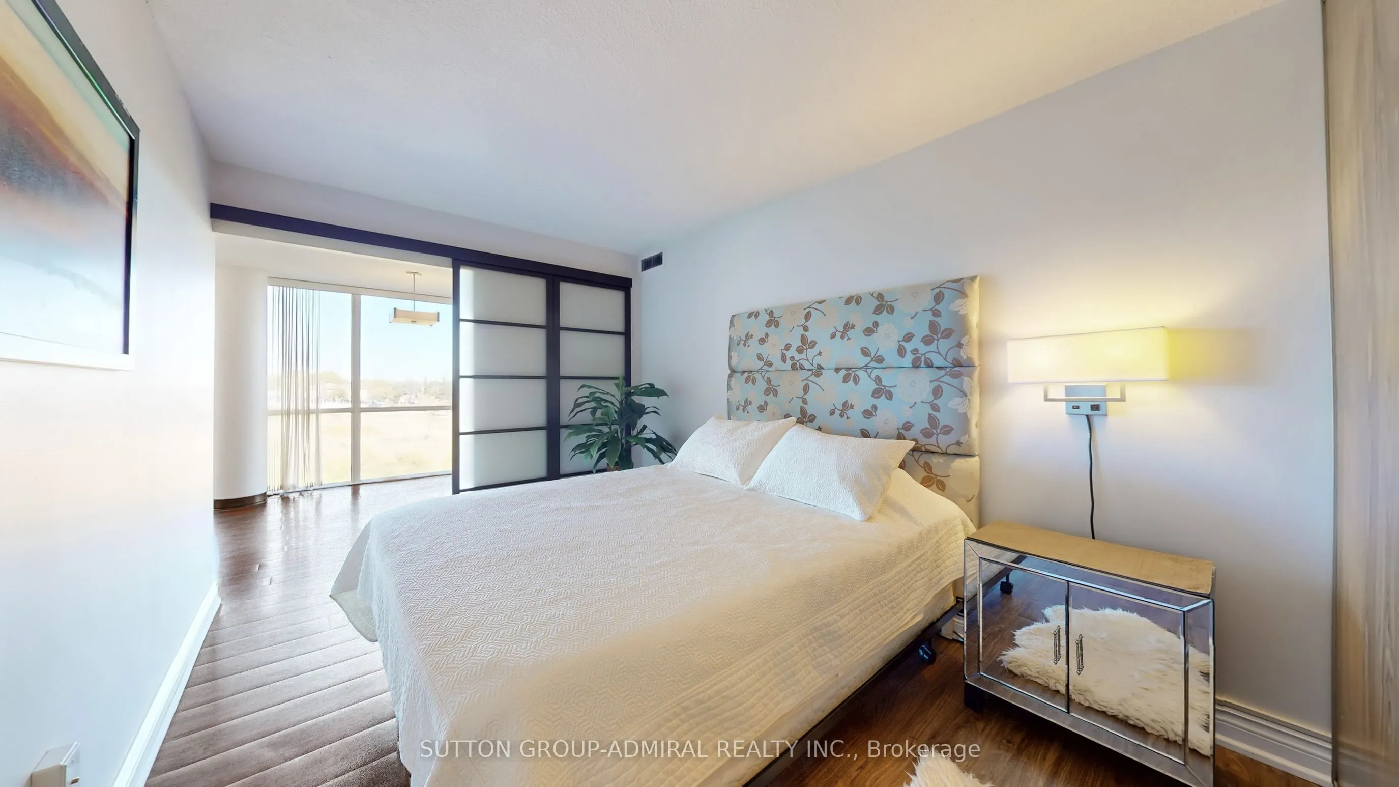 30 Harding Boulevard W, #917