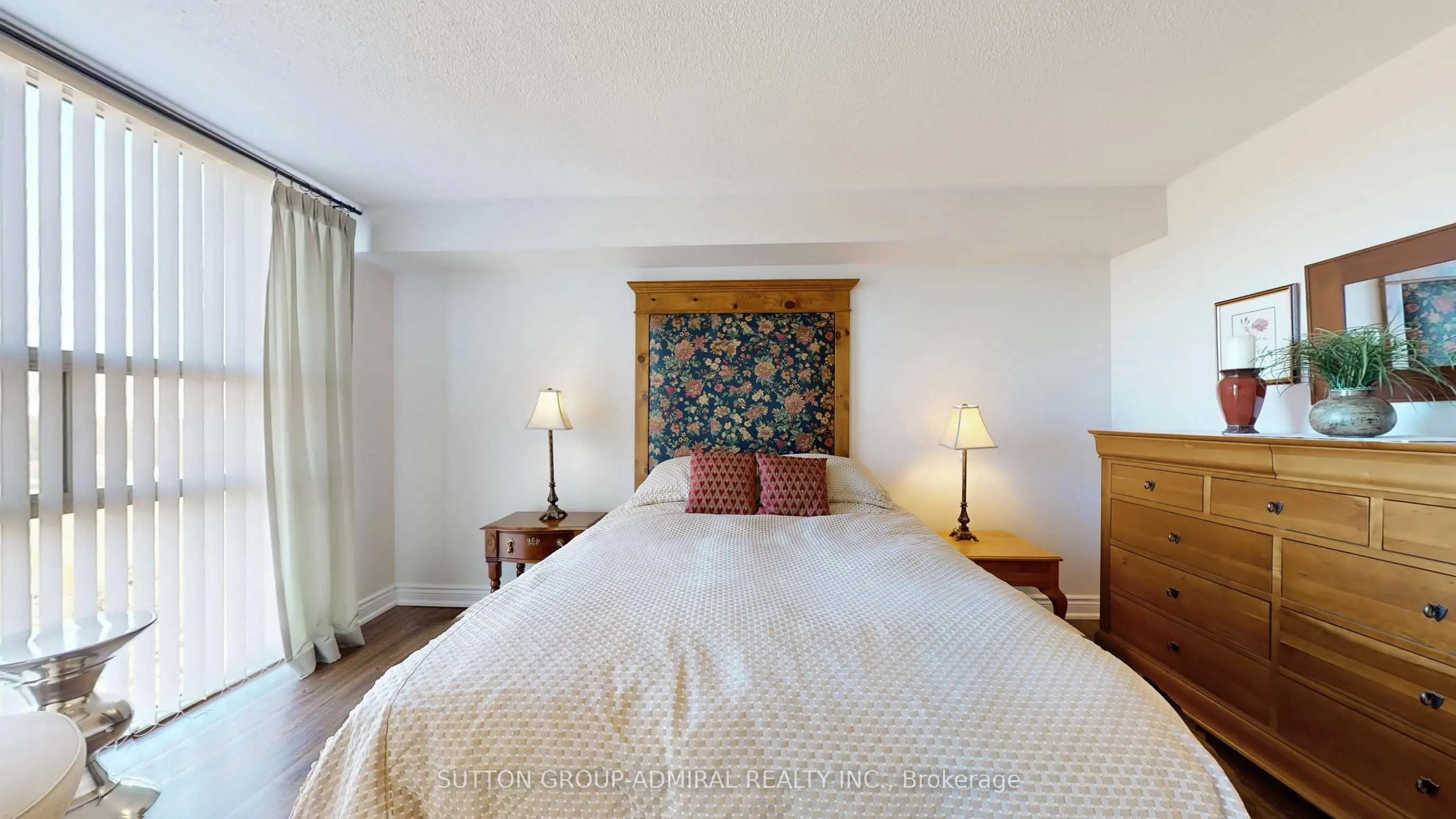 30 Harding Boulevard W, #917