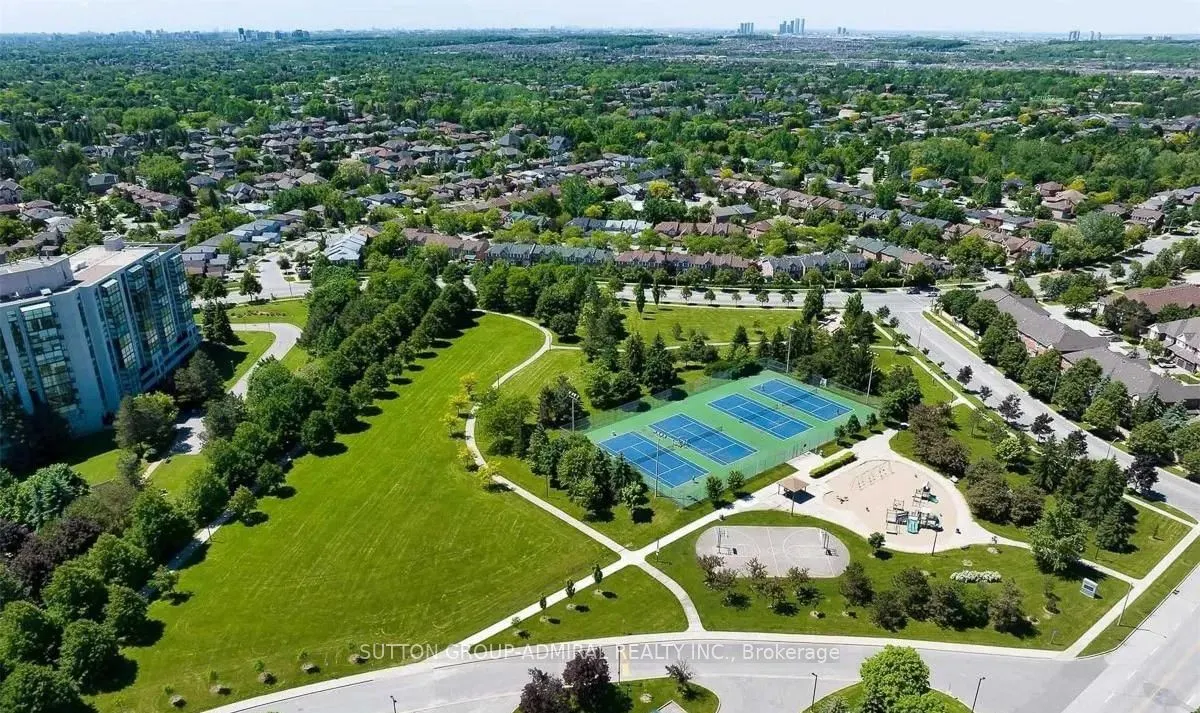 30 Harding Boulevard W, #917
