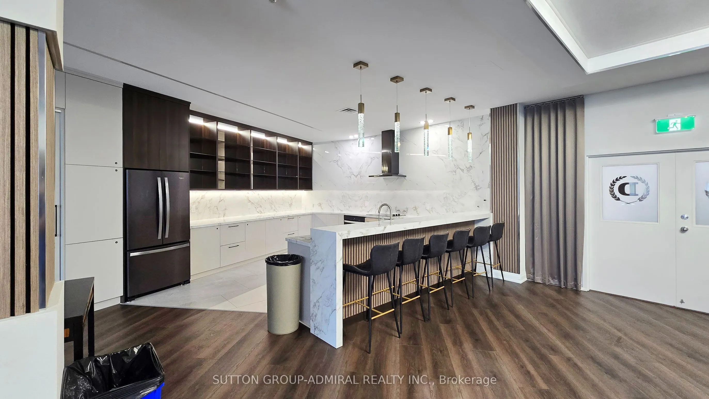 30 Harding Boulevard W, #917