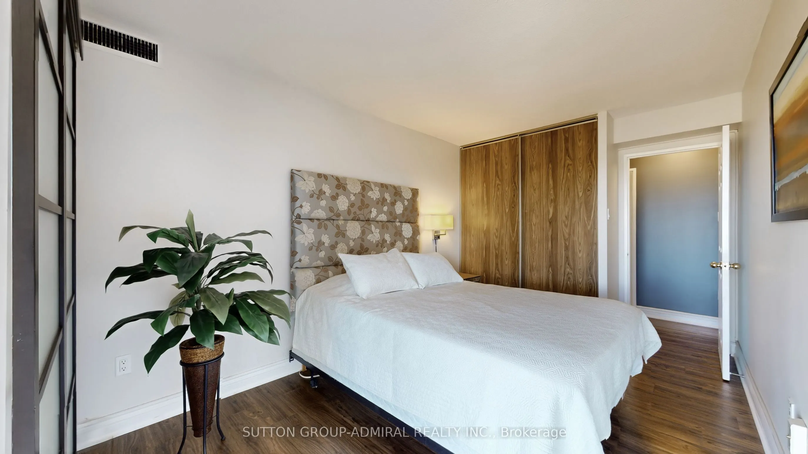 30 Harding Boulevard W, #917