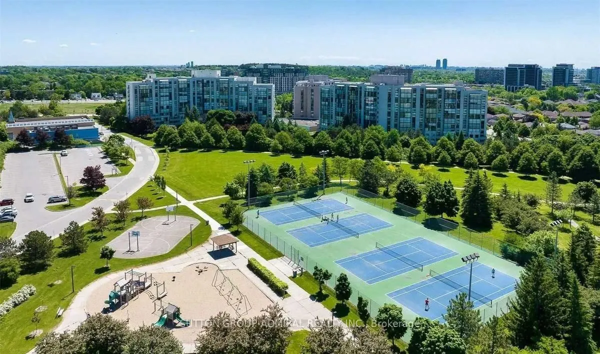 30 Harding Boulevard W, #917
