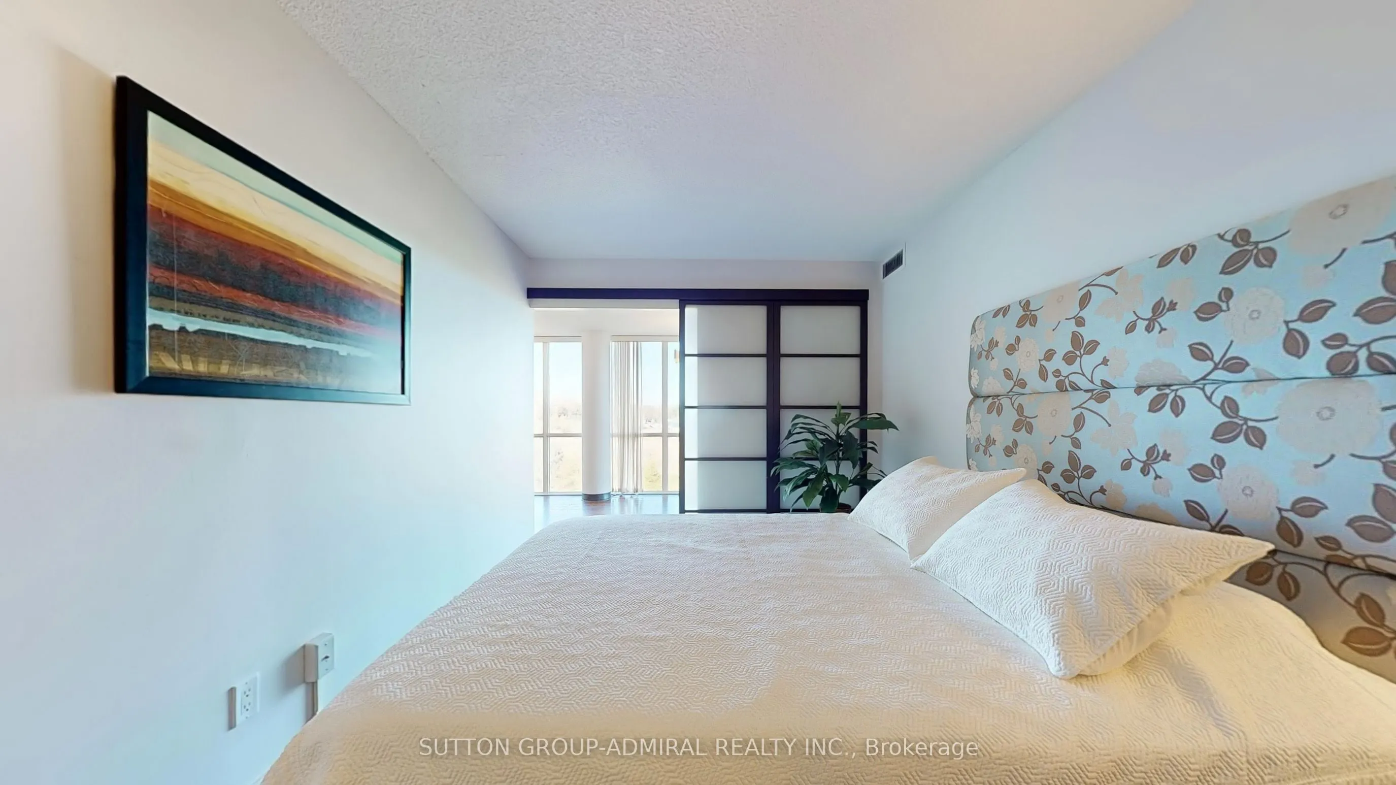 30 Harding Boulevard W, #917