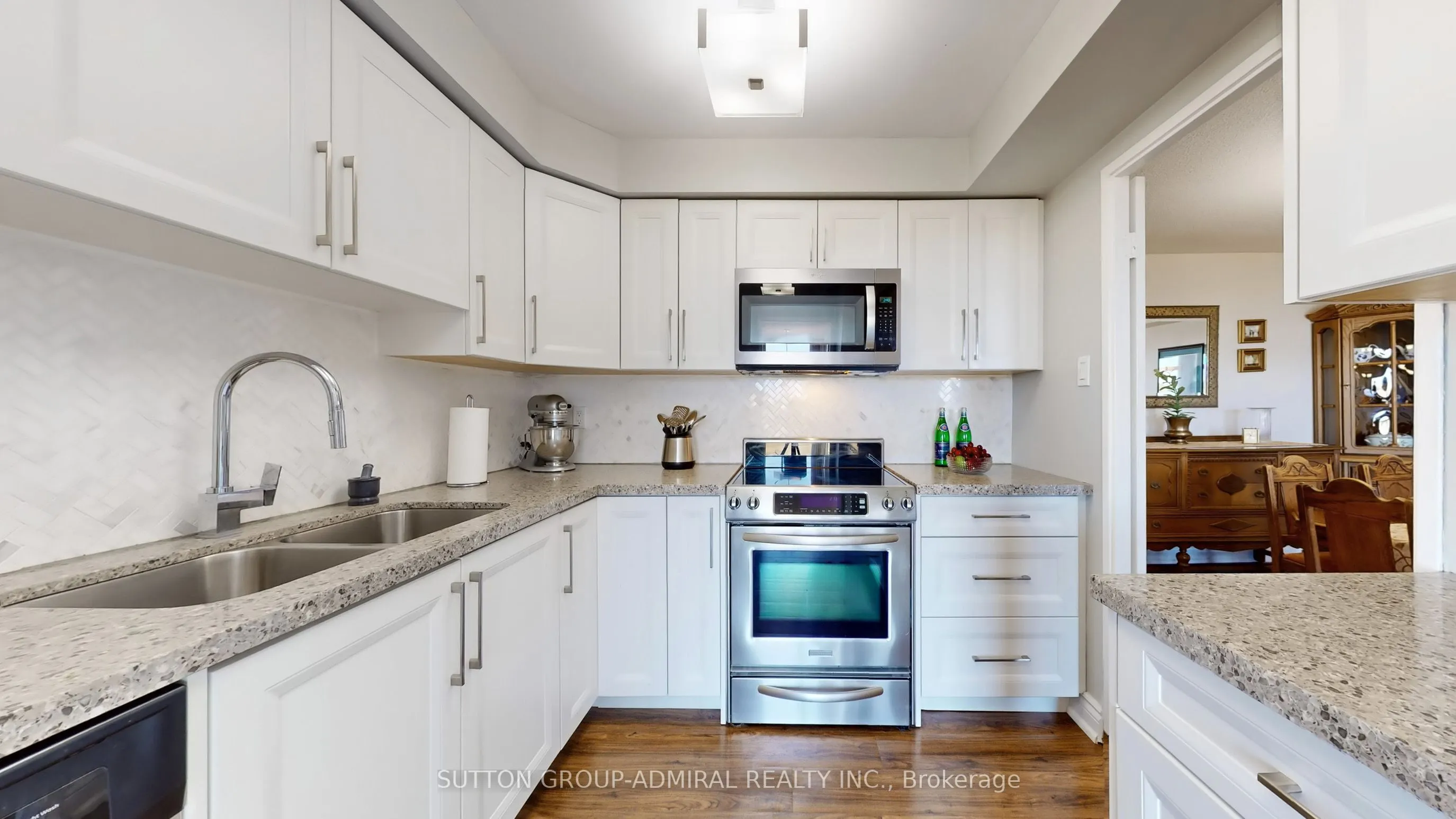 30 Harding Boulevard W, #917