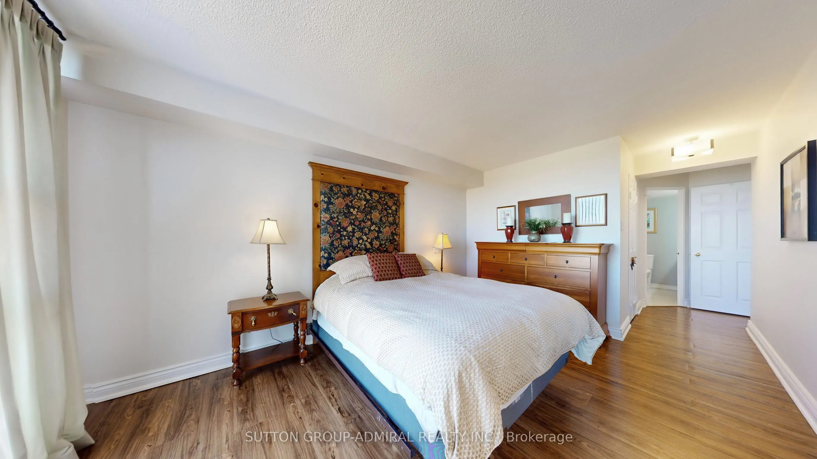 30 Harding Boulevard W, #917