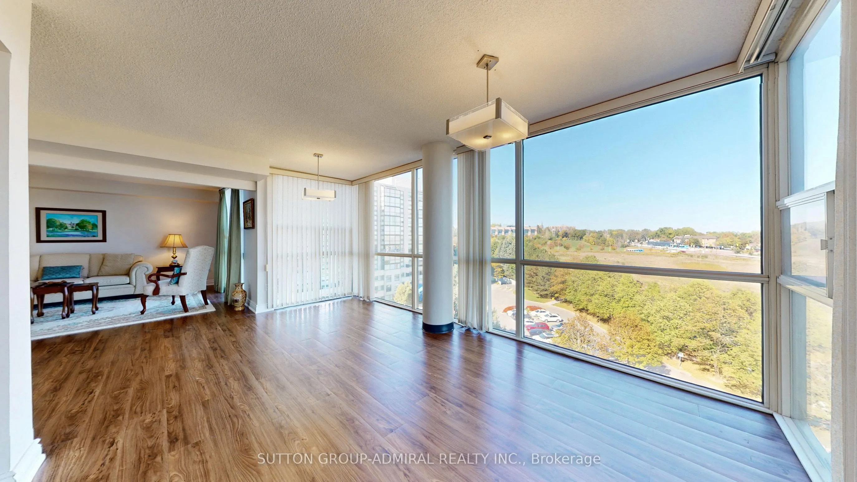 30 Harding Boulevard W, #917