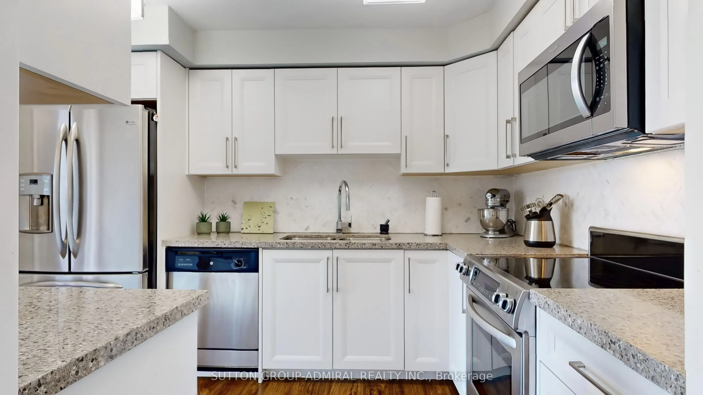 30 Harding Boulevard W, #917