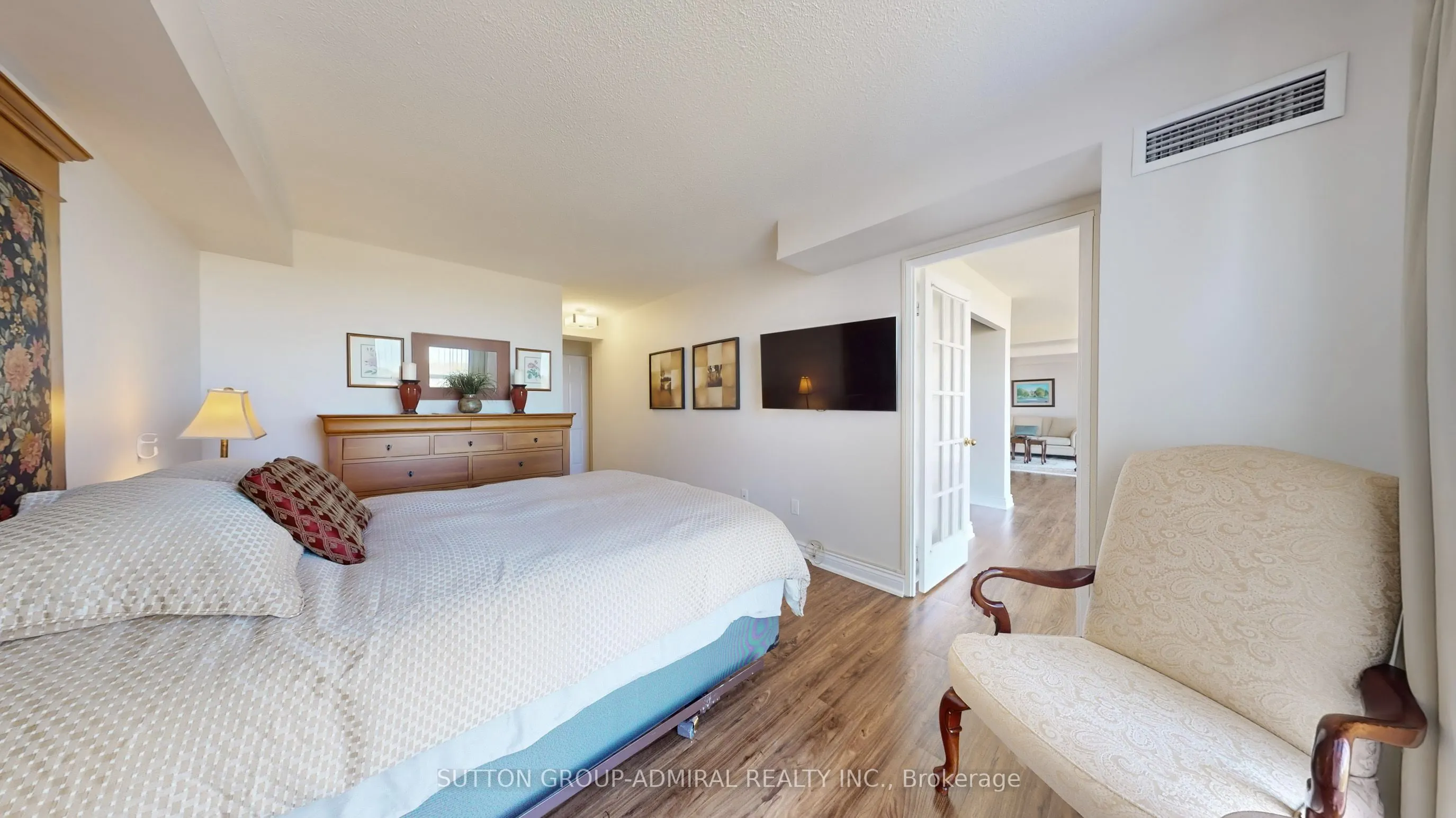 30 Harding Boulevard W, #917