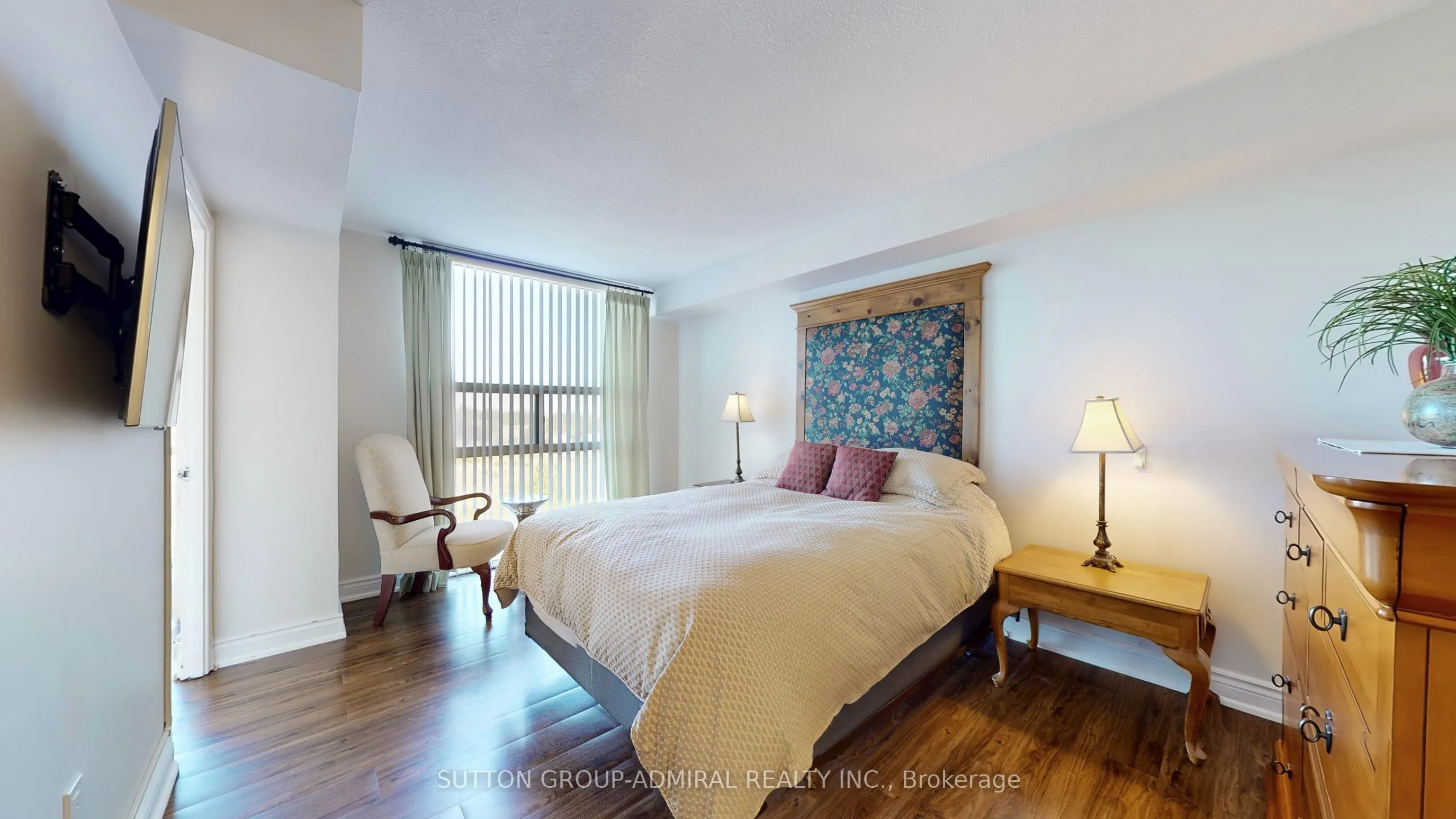 30 Harding Boulevard W, #917