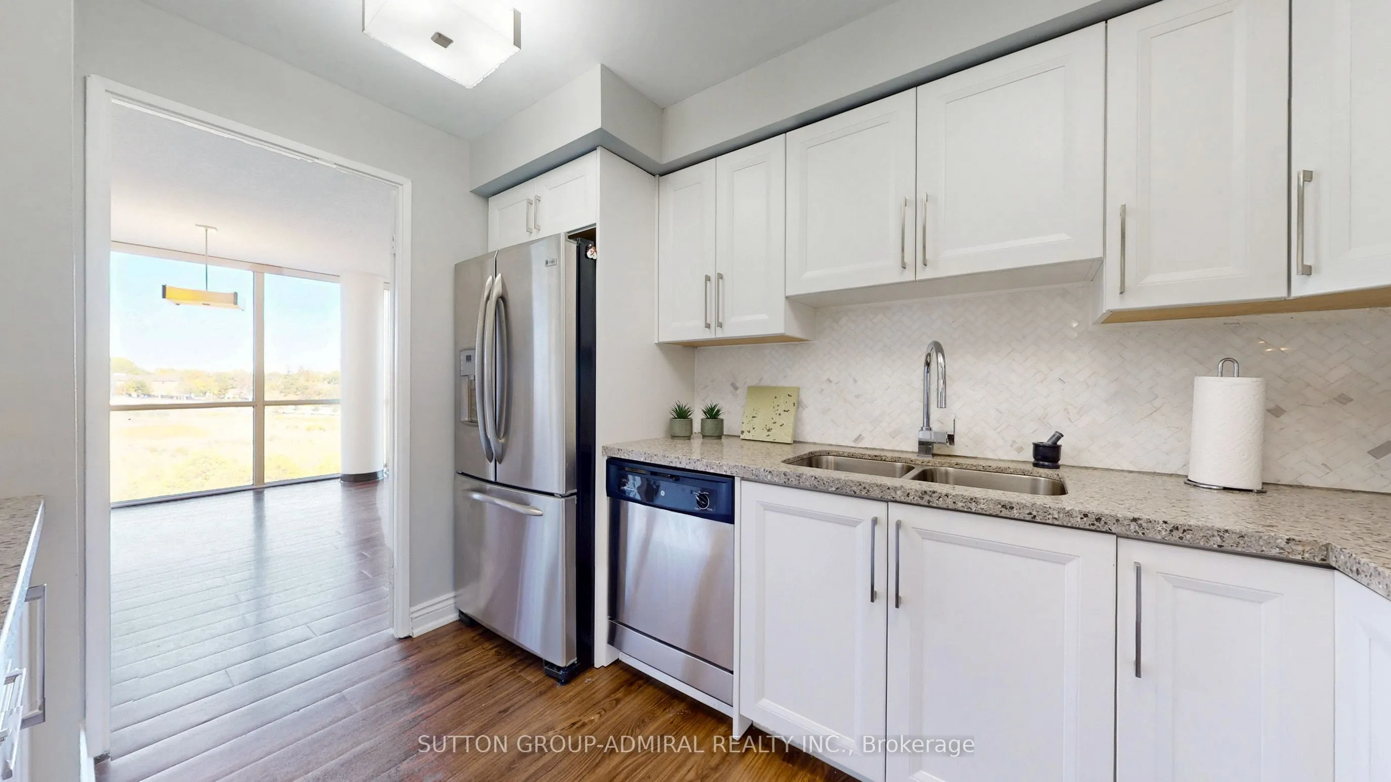 30 Harding Boulevard W, #917