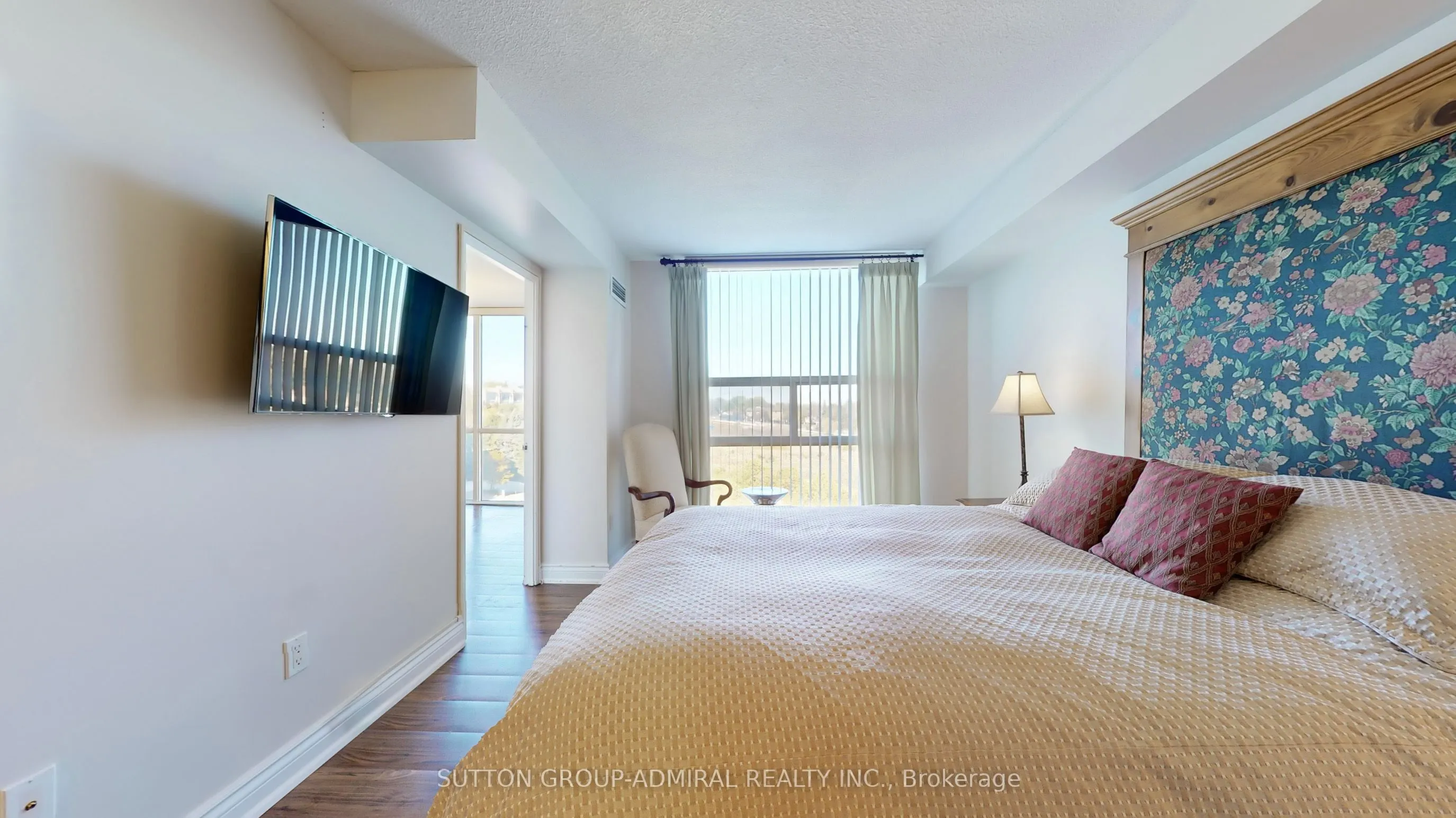 30 Harding Boulevard W, #917