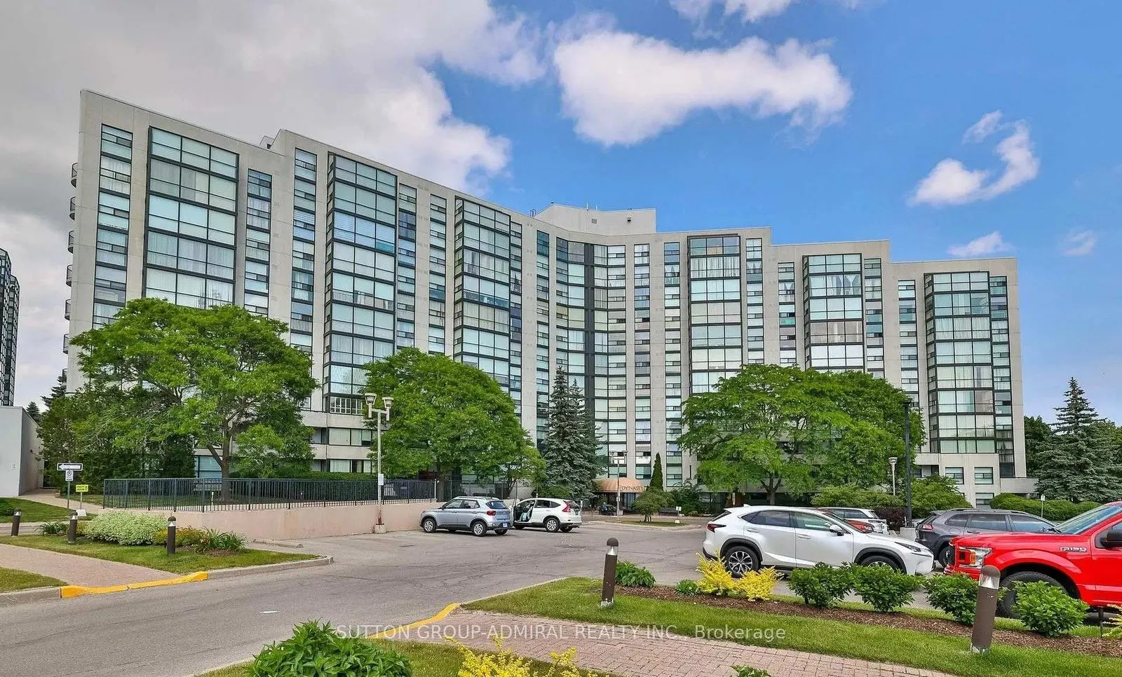 30 Harding Boulevard W, #917