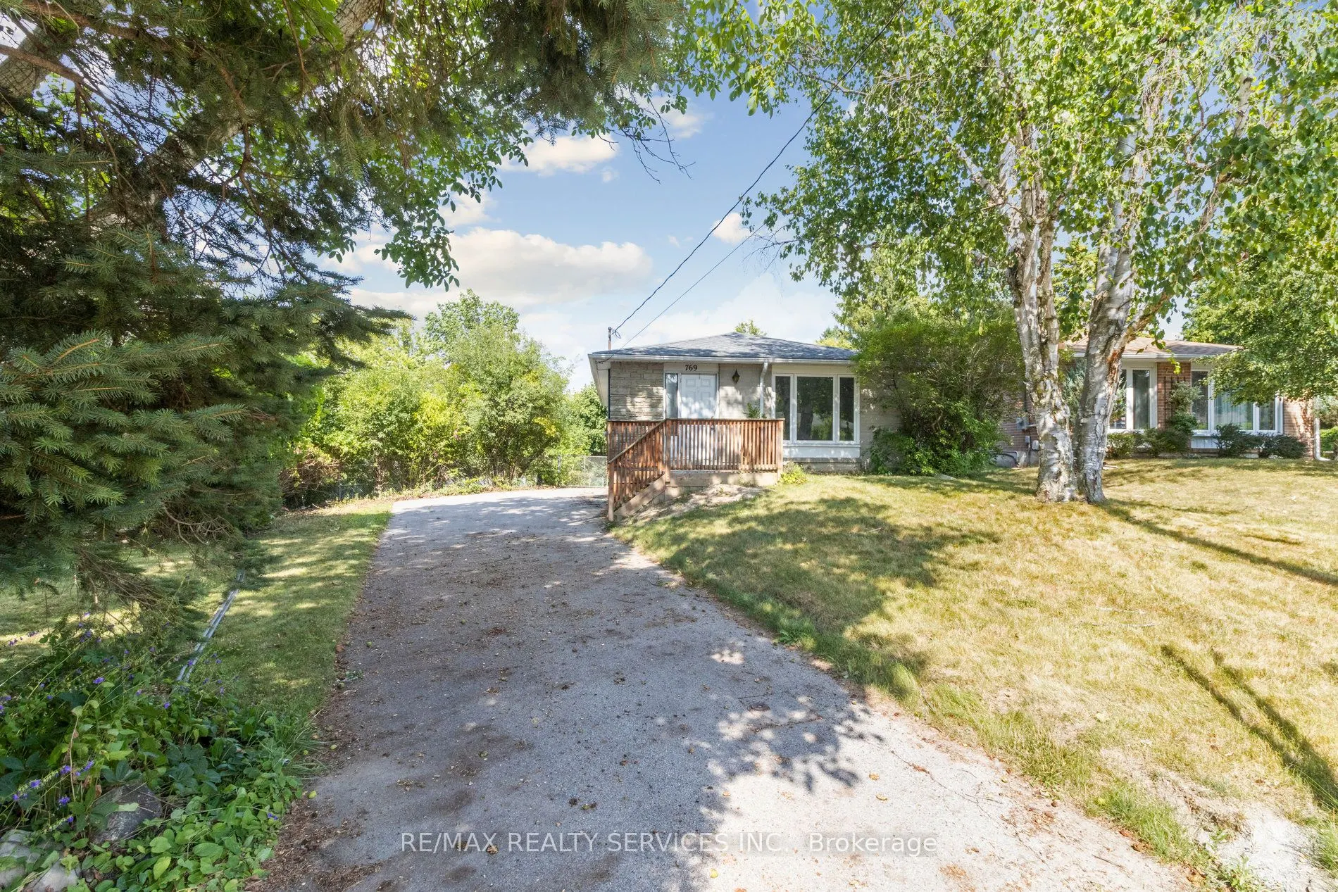 769 Greenfield Crescent