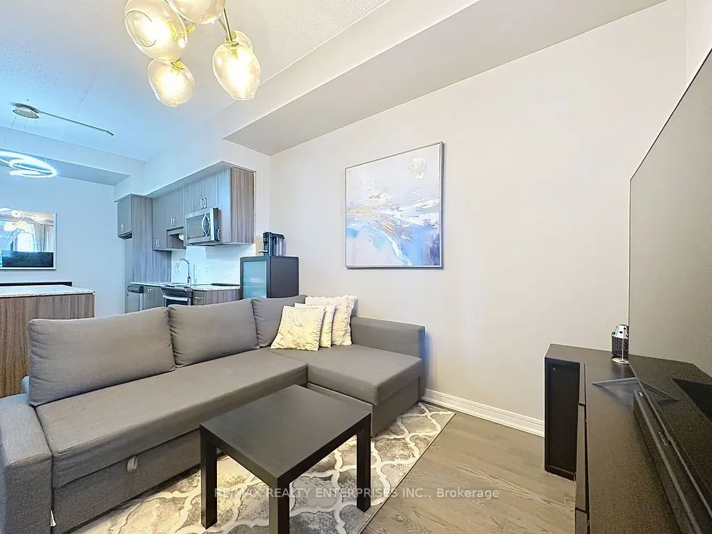 9205 YONGE Street, #802