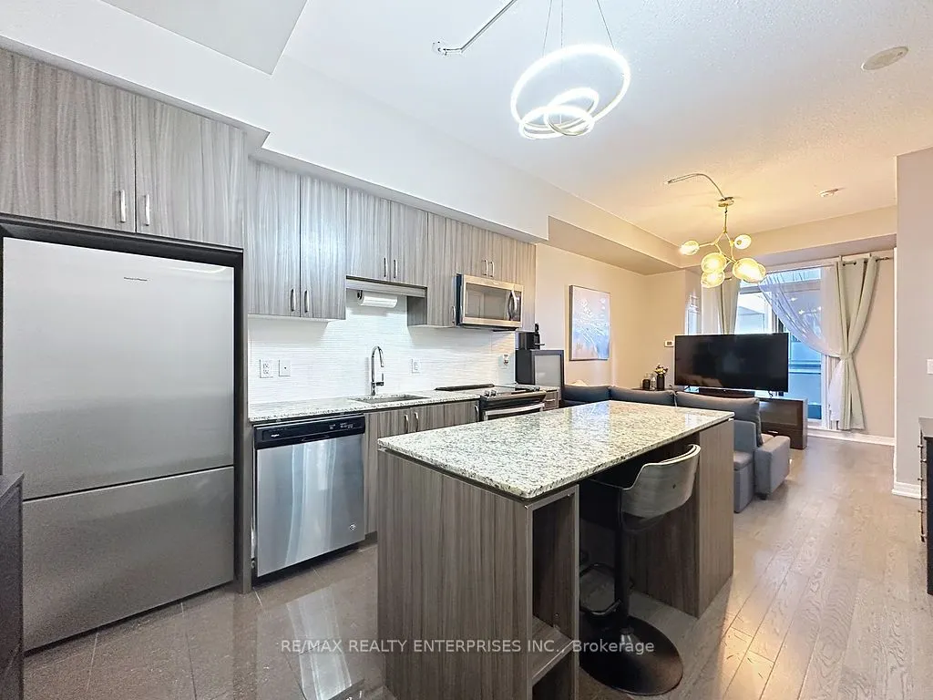 9205 YONGE Street, #802