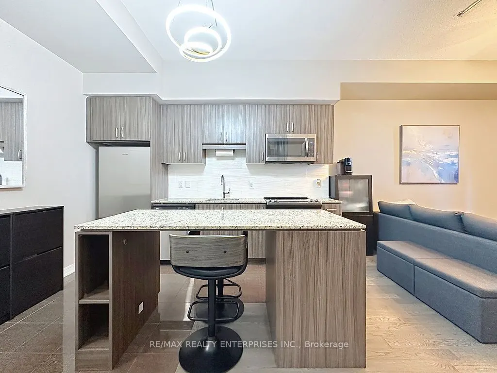 9205 YONGE Street, #802