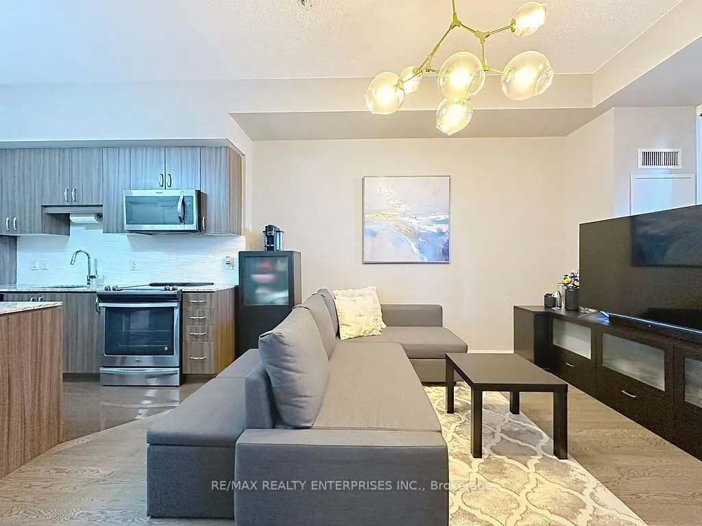 9205 YONGE Street, #802