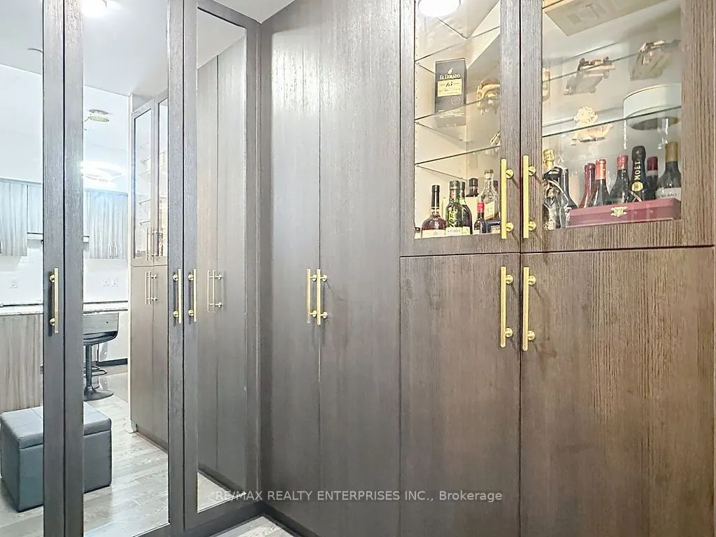 9205 YONGE Street, #802