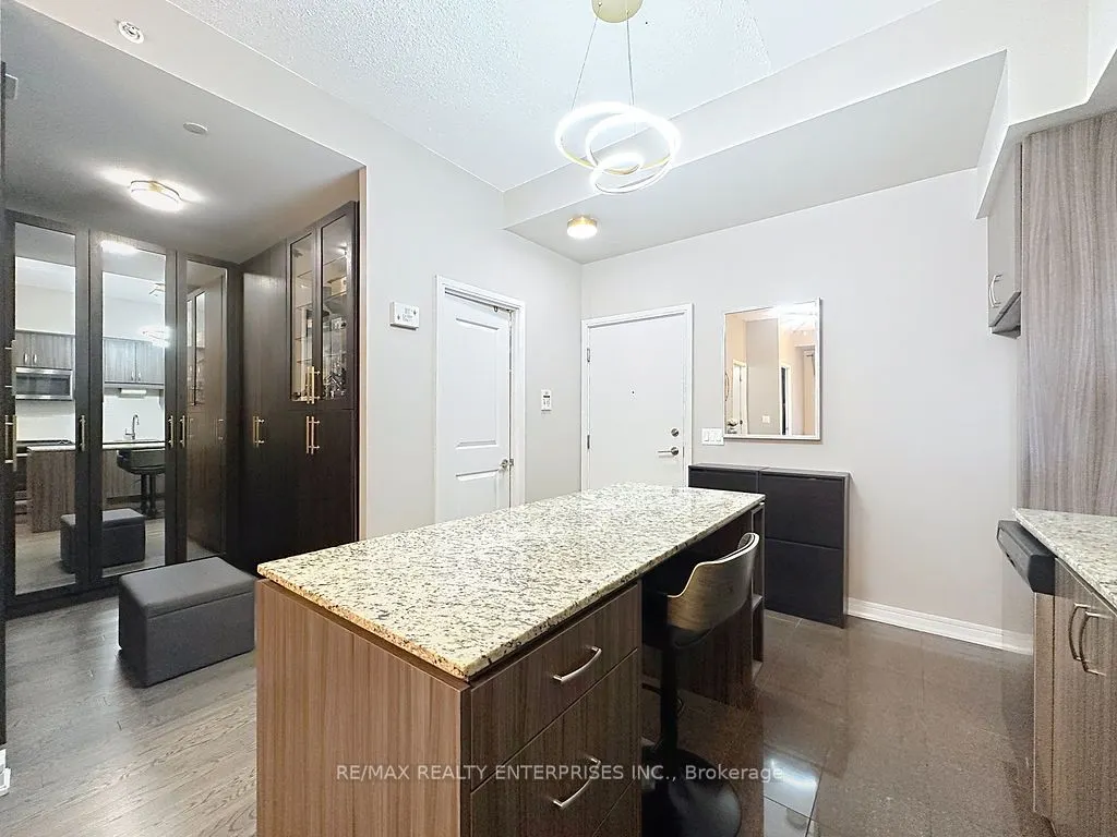 9205 YONGE Street, #802