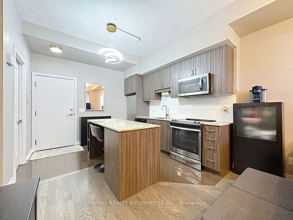9205 YONGE Street, #802