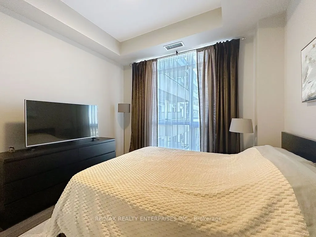 9205 YONGE Street, #802