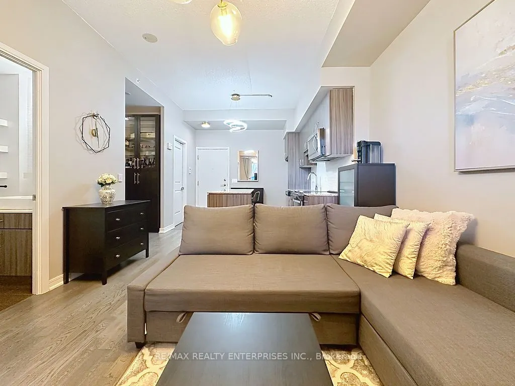 9205 YONGE Street, #802