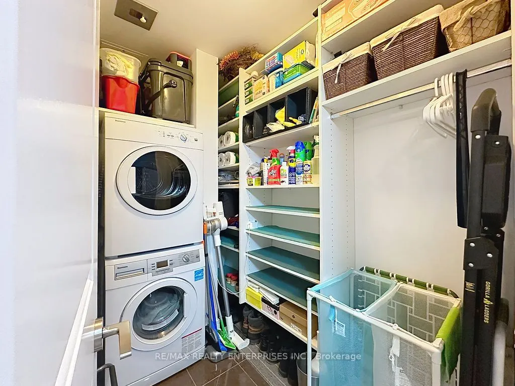 9205 YONGE Street, #802
