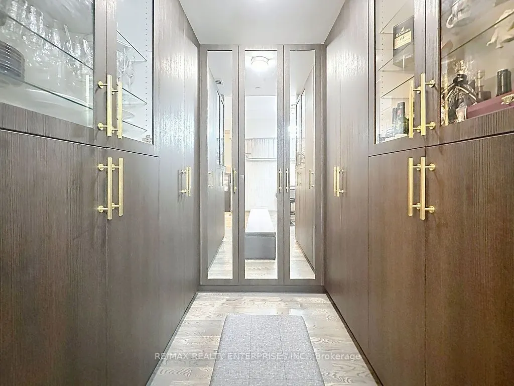 9205 YONGE Street, #802