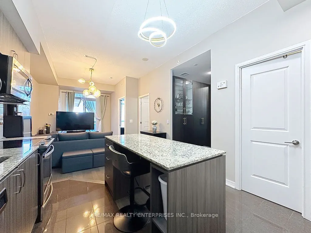 9205 YONGE Street, #802