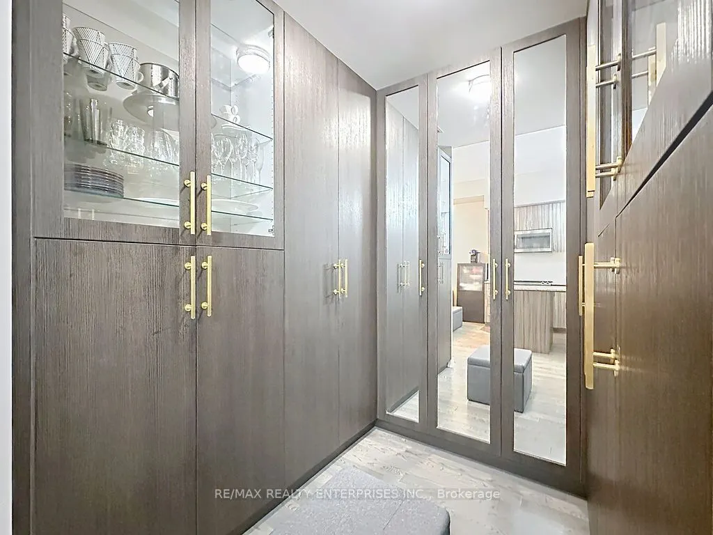 9205 YONGE Street, #802