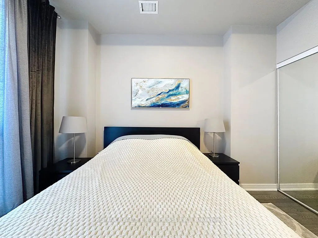 9205 YONGE Street, #802