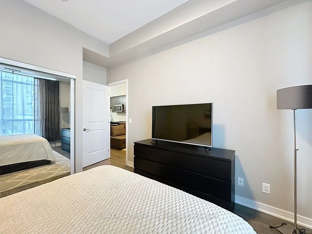9205 YONGE Street, #802