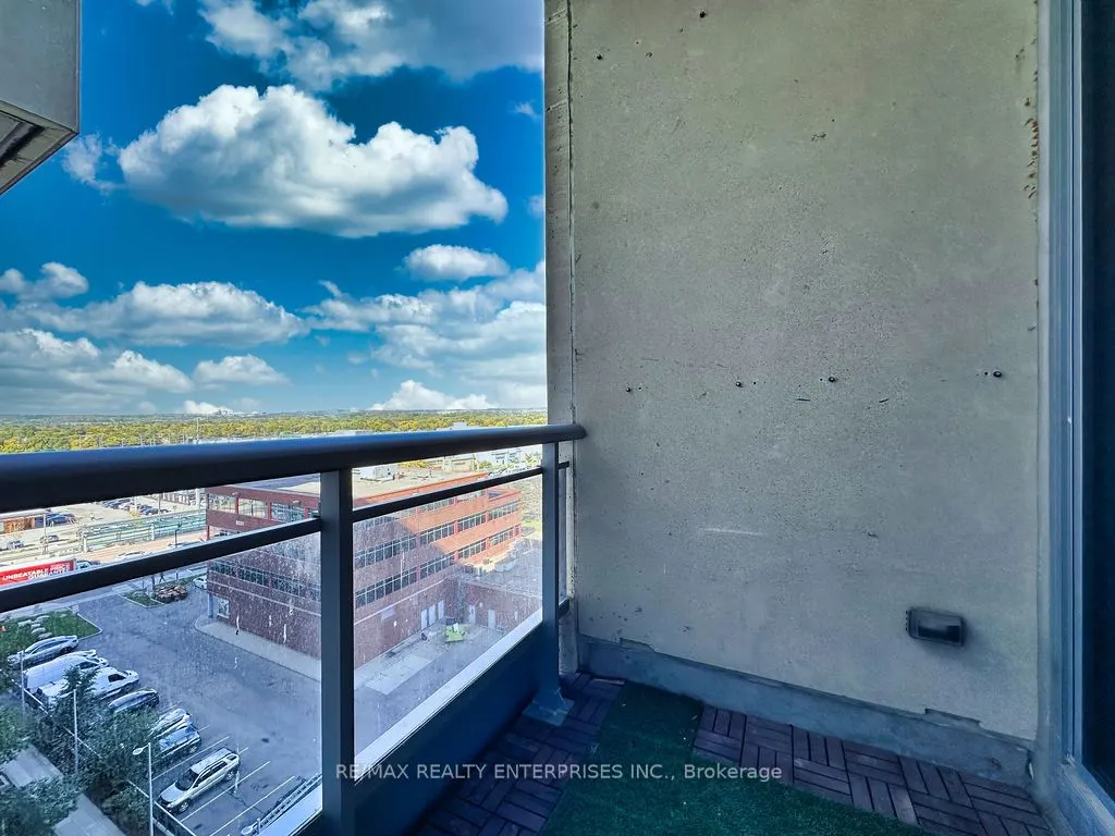 9205 YONGE Street, #802