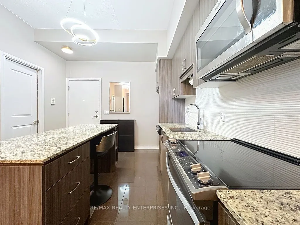 9205 YONGE Street, #802
