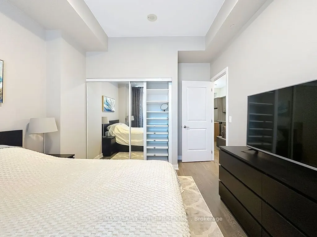 9205 YONGE Street, #802