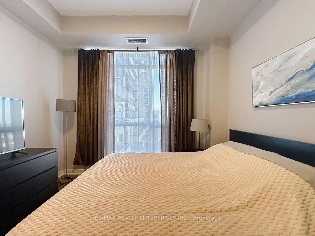 9205 YONGE Street, #802