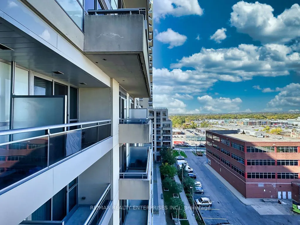 9205 YONGE Street, #802
