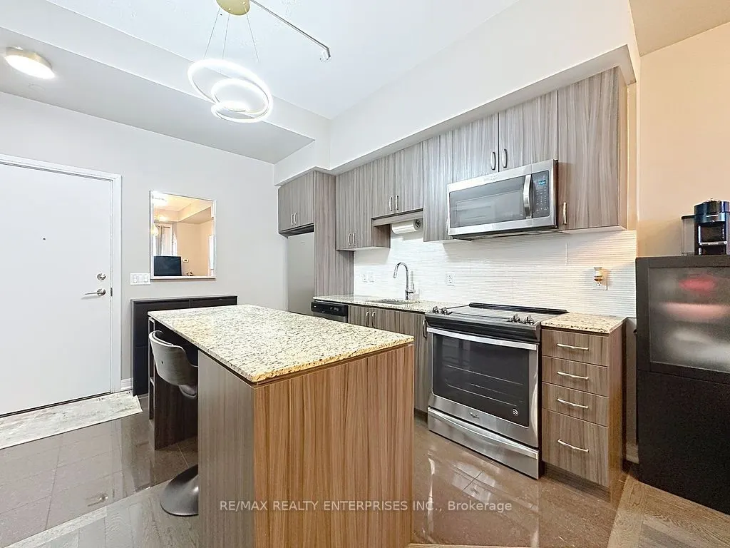 9205 YONGE Street, #802