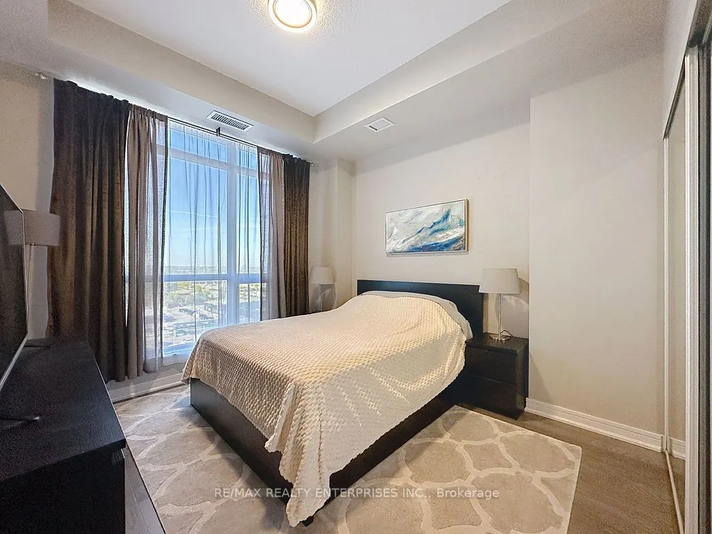 9205 YONGE Street, #802