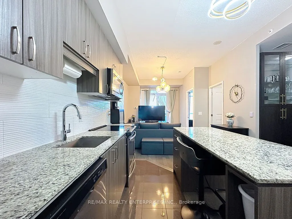 9205 YONGE Street, #802