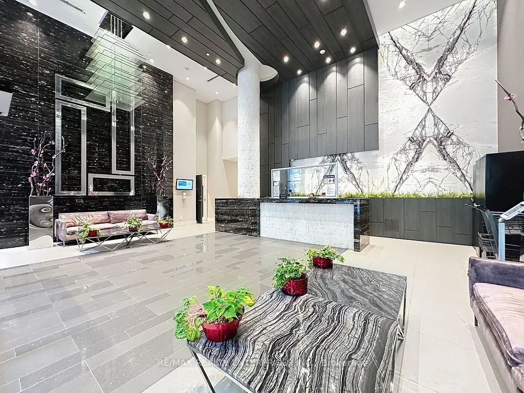 9205 YONGE Street, #802