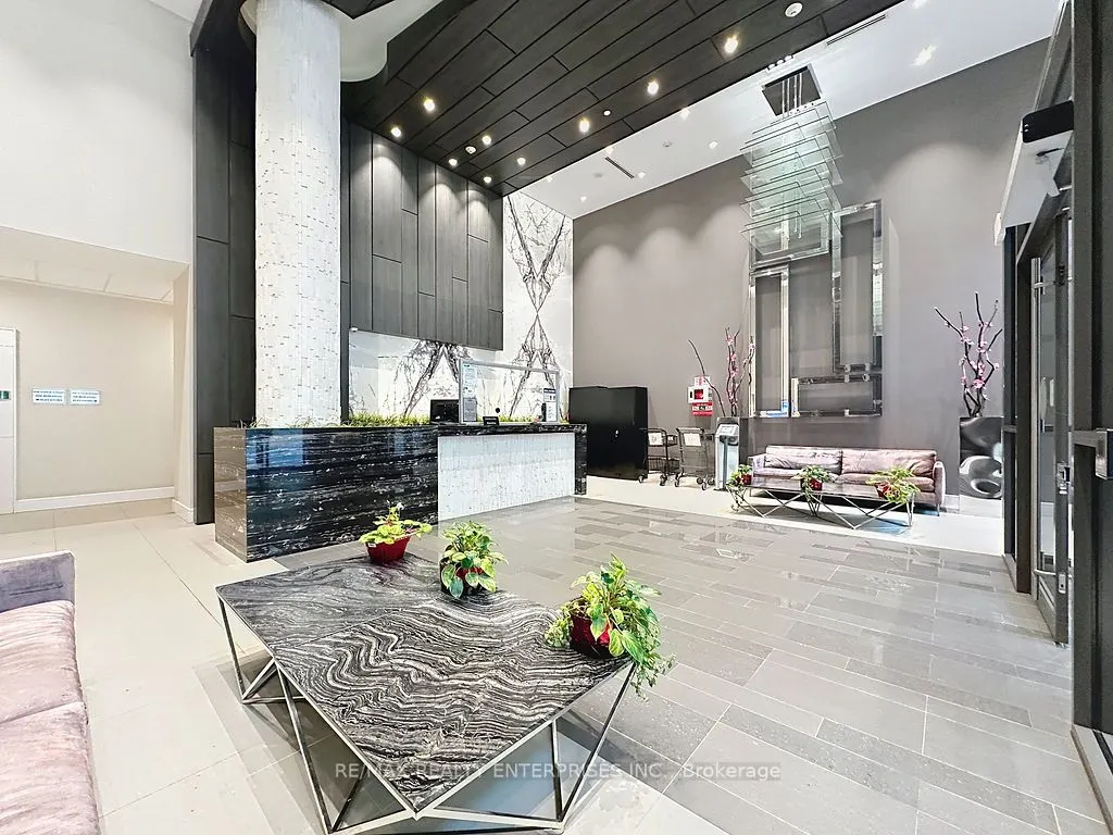 9205 YONGE Street, #802