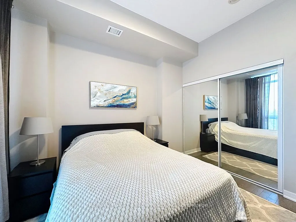 9205 YONGE Street, #802