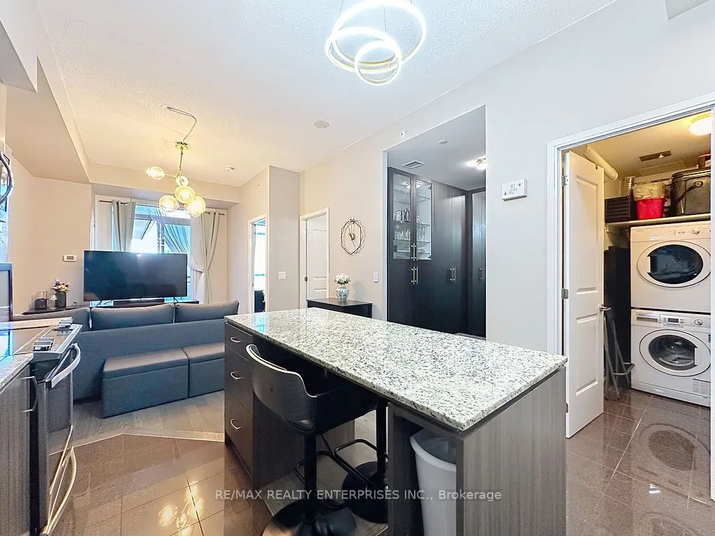 9205 YONGE Street, #802