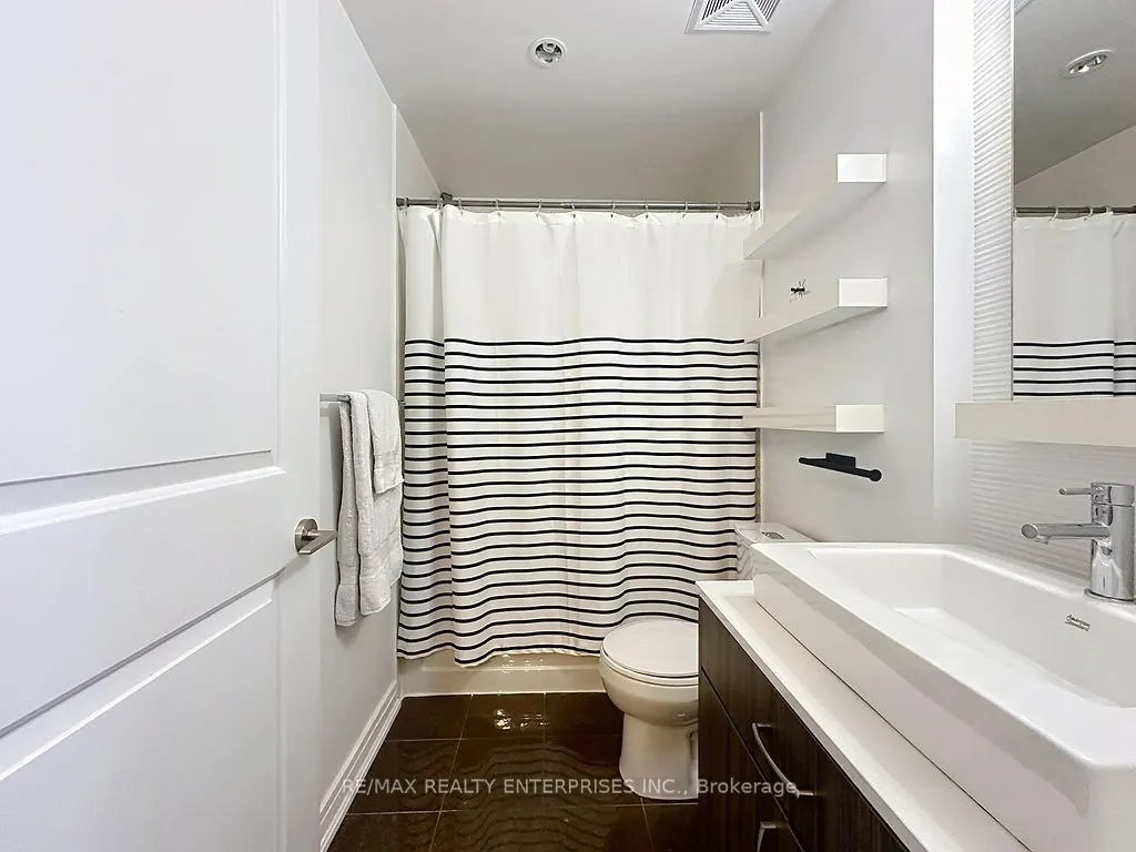 9205 YONGE Street, #802