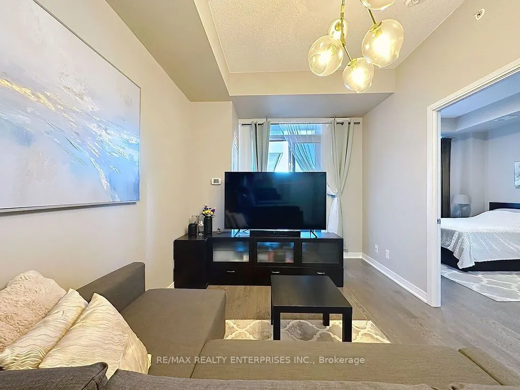9205 YONGE Street, #802