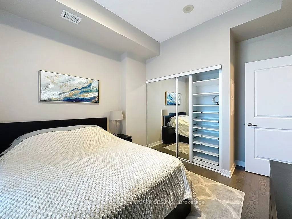 9205 YONGE Street, #802