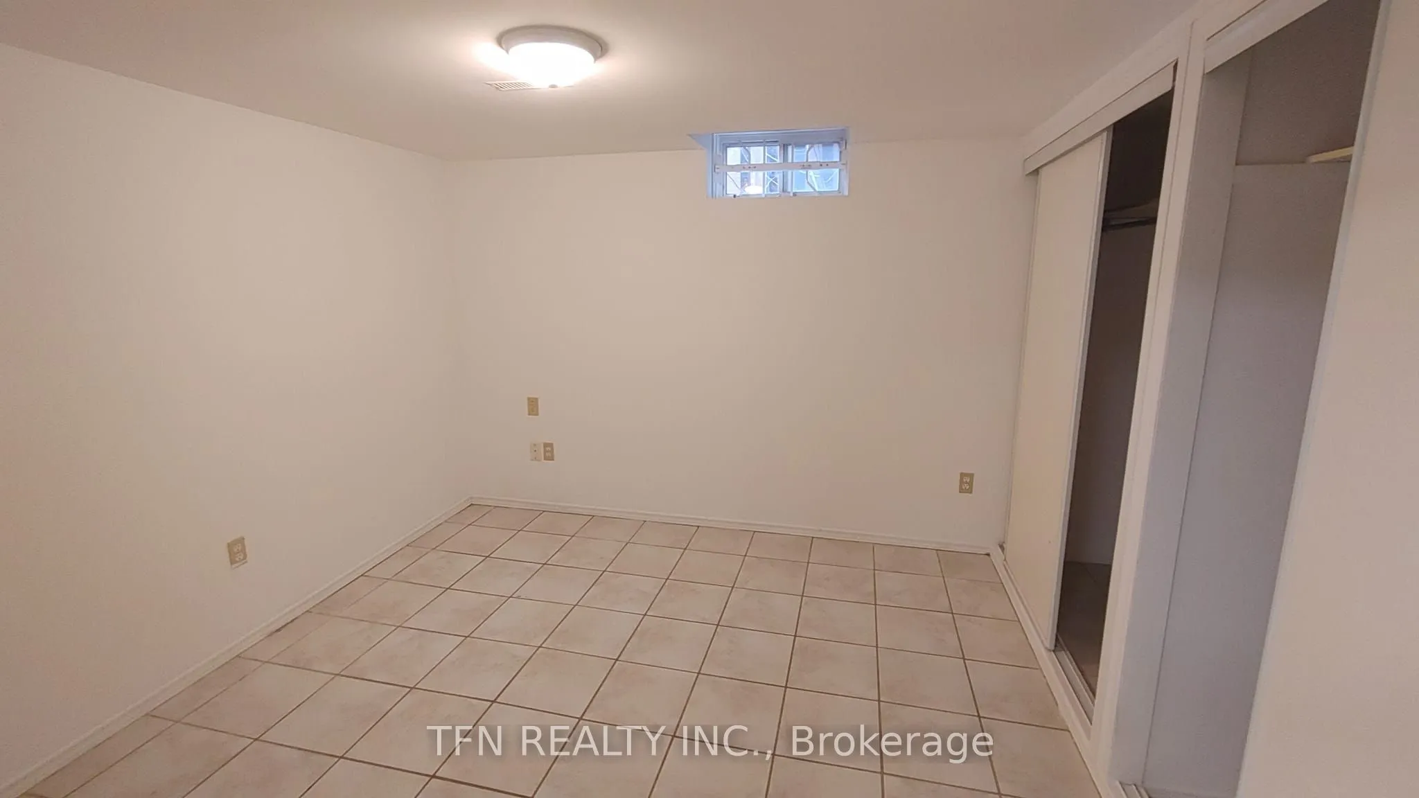 112 Trafalgar Square, #Lower