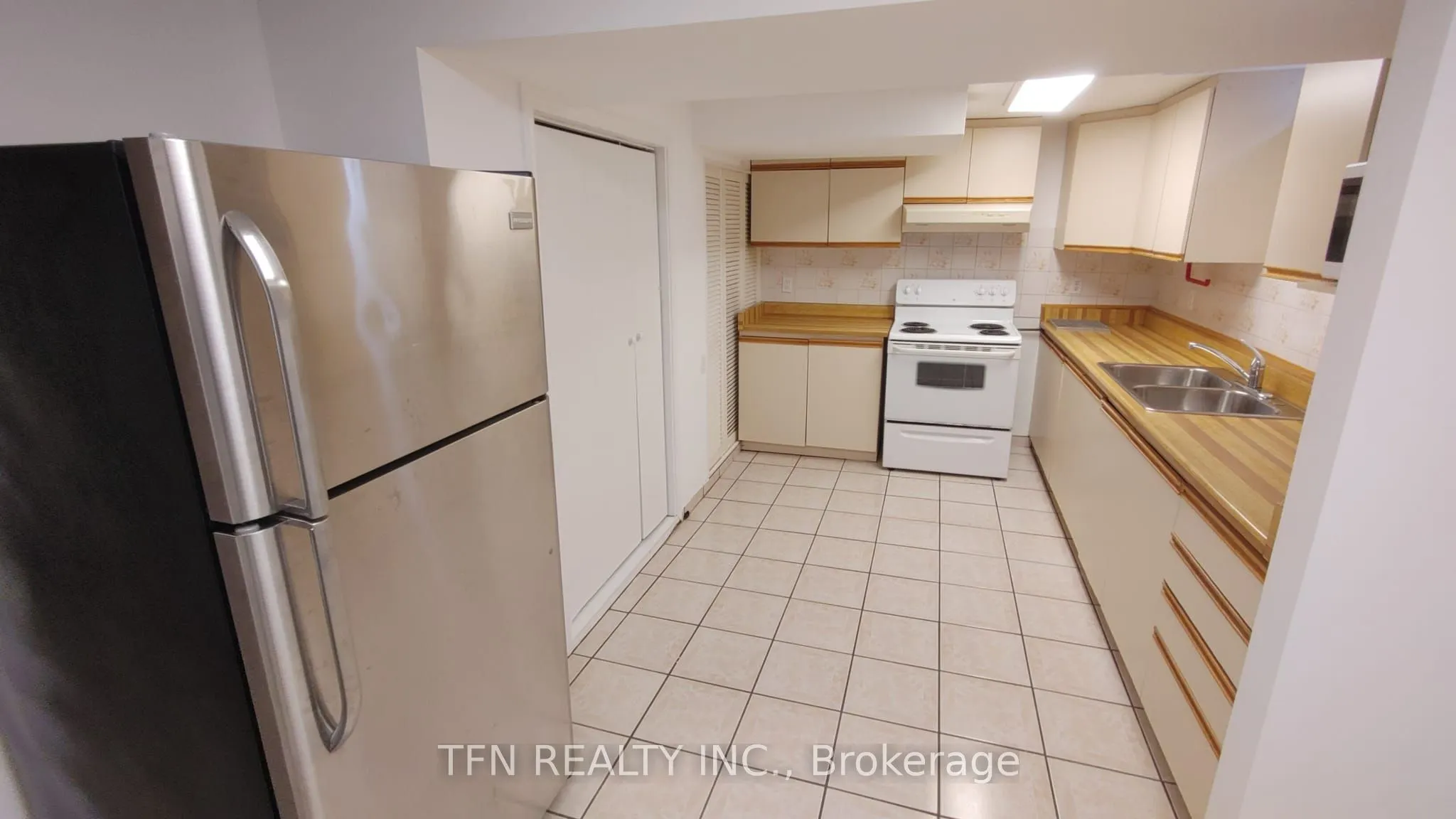 112 Trafalgar Square, #Lower