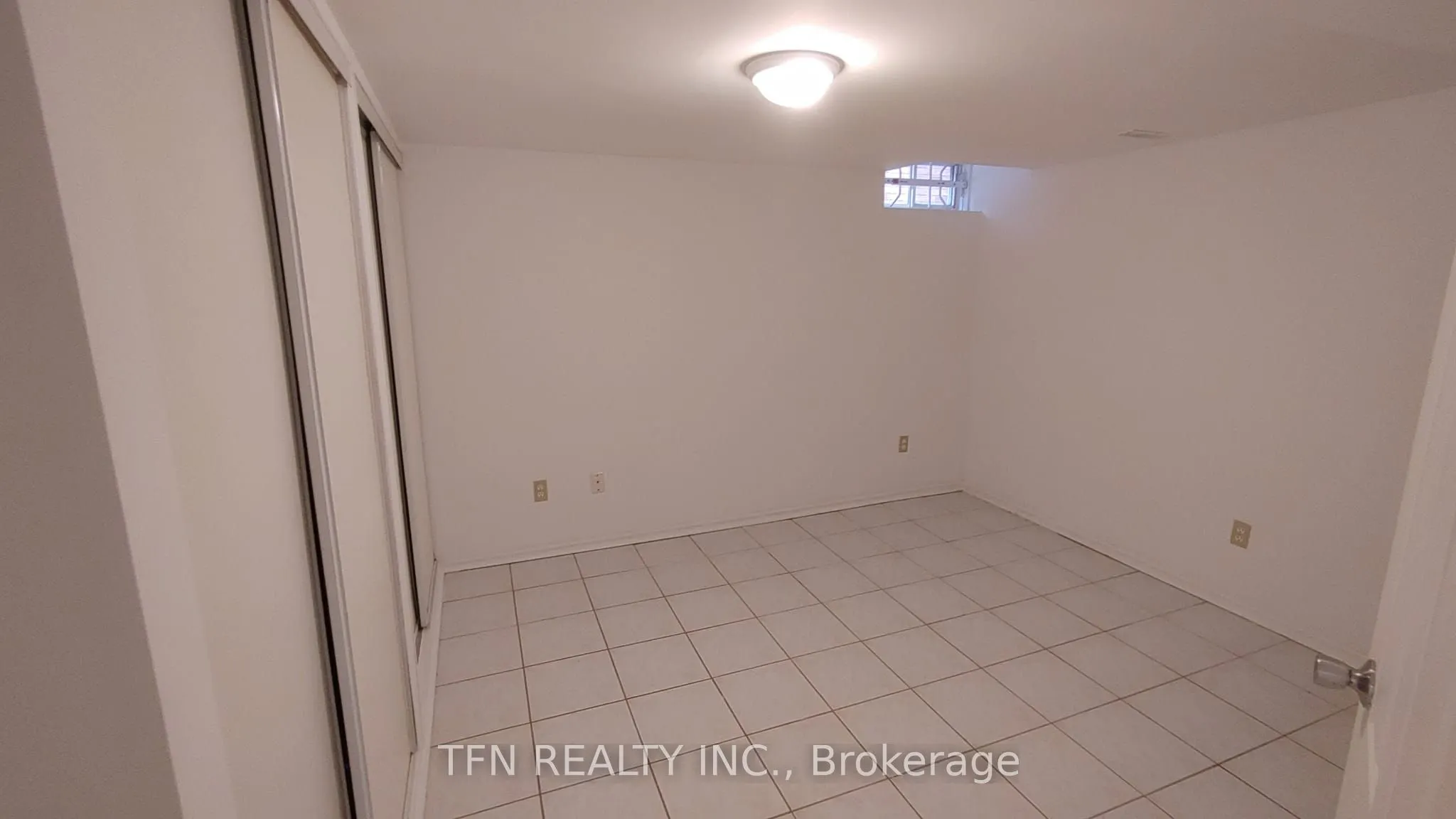 112 Trafalgar Square, #Lower